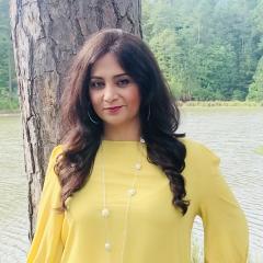 headshot photo of Sahana Purohit